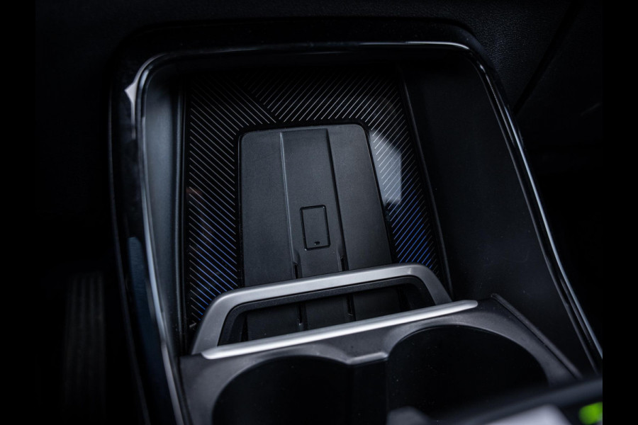 BMW iX1 xDrive30 67 kWh - Camera l Trekhaak l Keyless l Carplay