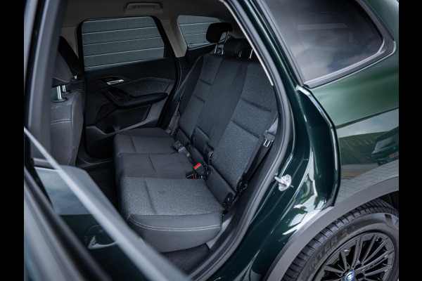 BMW iX1 xDrive30 67 kWh - Camera l Trekhaak l Keyless l Carplay