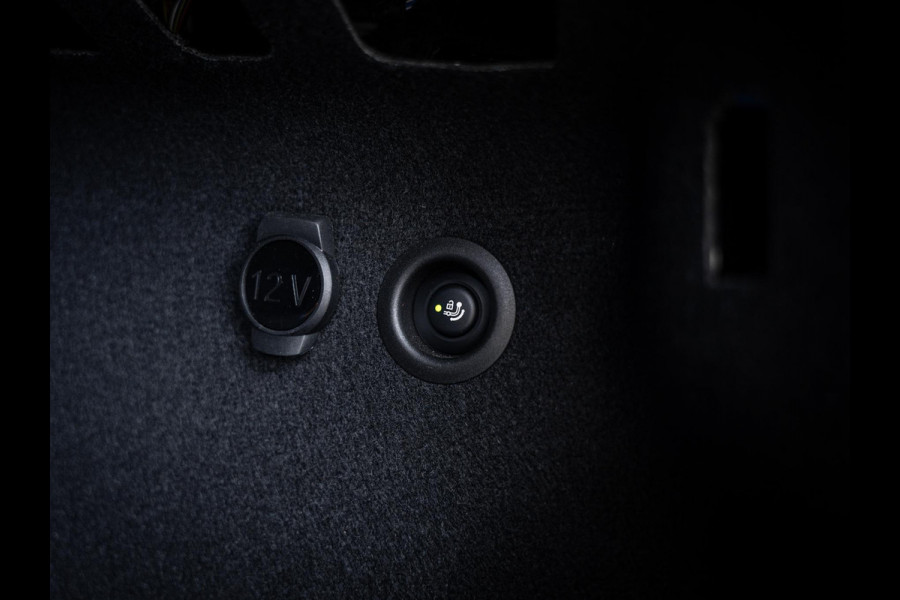 BMW iX1 xDrive30 67 kWh - Camera l Trekhaak l Keyless l Carplay