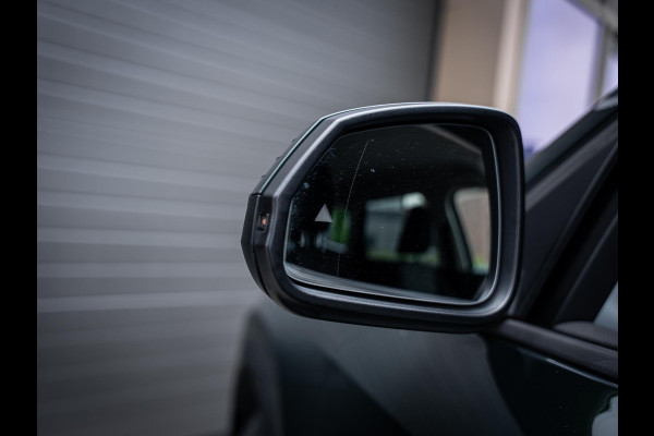 BMW iX1 xDrive30 67 kWh - Camera l Trekhaak l Keyless l Carplay