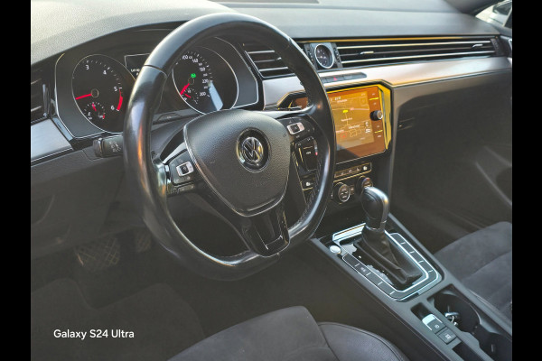 Volkswagen Passat Variant 2.0 TDI Highline Business R / Aut / Acc / 150 PK / Lane Assist / Camera / Elek Pakket / Xenon / Pdc / 18