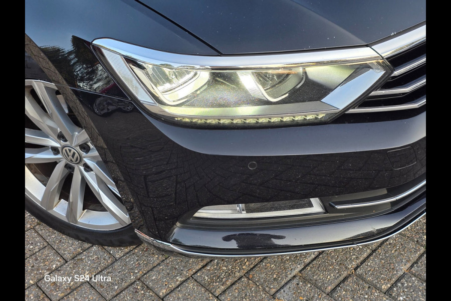 Volkswagen Passat Variant 2.0 TDI Highline Business R / Aut / Acc / 150 PK / Lane Assist / Camera / Elek Pakket / Xenon / Pdc / 18