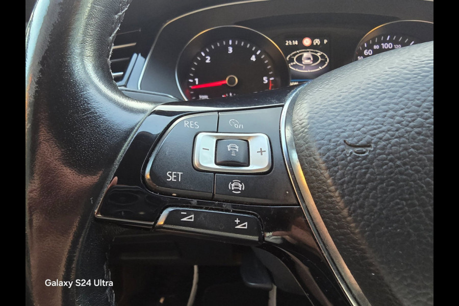 Volkswagen Passat Variant 2.0 TDI Highline Business R / Aut / Acc / 150 PK / Lane Assist / Camera / Elek Pakket / Xenon / Pdc / 18