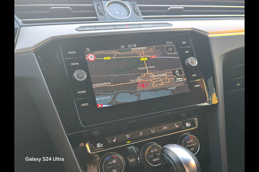 Volkswagen Passat Variant 2.0 TDI Highline Business R / Aut / Acc / 150 PK / Lane Assist / Camera / Elek Pakket / Xenon / Pdc / 18