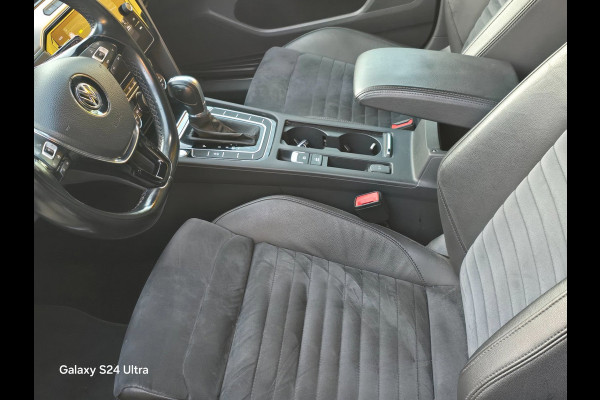 Volkswagen Passat Variant 2.0 TDI Highline Business R / Aut / Acc / 150 PK / Lane Assist / Camera / Elek Pakket / Xenon / Pdc / 18