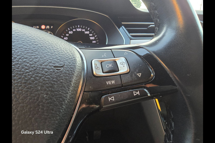 Volkswagen Passat Variant 2.0 TDI Highline Business R / Aut / Acc / 150 PK / Lane Assist / Camera / Elek Pakket / Xenon / Pdc / 18