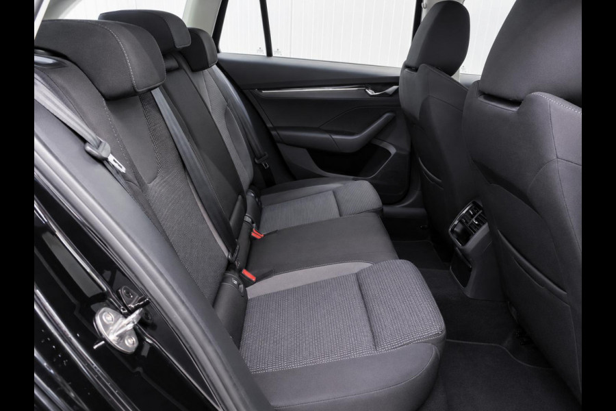 Škoda Octavia Combi 1.0 e-TSI Business Edition Trekhaak Airco ECC Navi Wireless Carplay PDC VA Full LED Virtual Cockpit Cruise Control