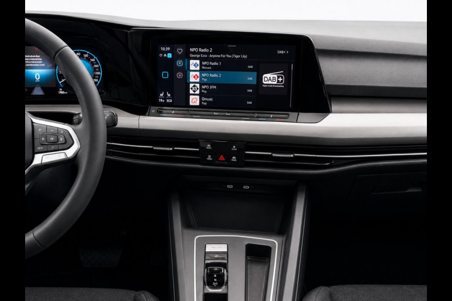 Volkswagen Golf Variant 1.5 eTSI Life Business Trekhaak Airco ECC Navi Carplay Adaptive Cruise Control Full LED Stoel/stuurwielverwarming PDC VA+ Camera DAB+ Virtual Cockpit Privacy Glass