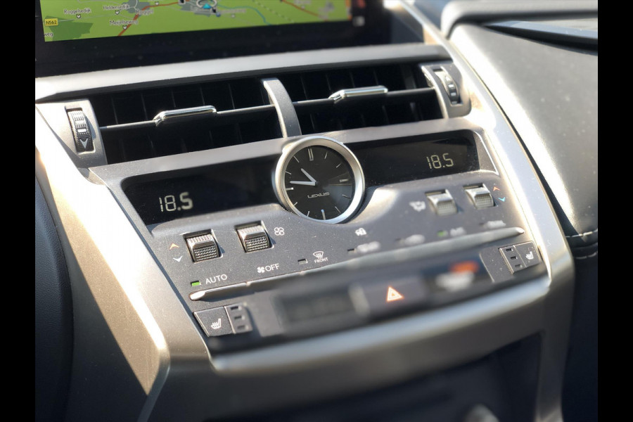 Lexus NX 300h AWD Business Line | Trekhaak, Facelift, Leer, Navigatie, Adaptive cruise control, Stoelverwarming, CarPlay, 1500KG Trekgewi