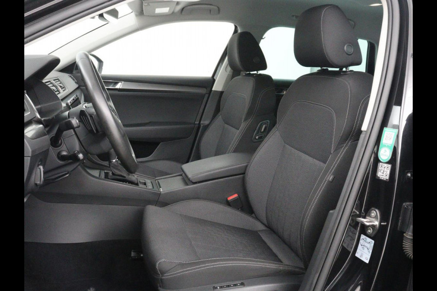 Škoda Superb Combi 1.4 TSI iV Business Edition | SOH 91.2% | Trekhaak | Memory | Stuur/stoel verwarming | Achterbank verwarming | Adaptive cruise | Carplay | DAB | Verwarmde voorruit | Matrix LED | Camera |