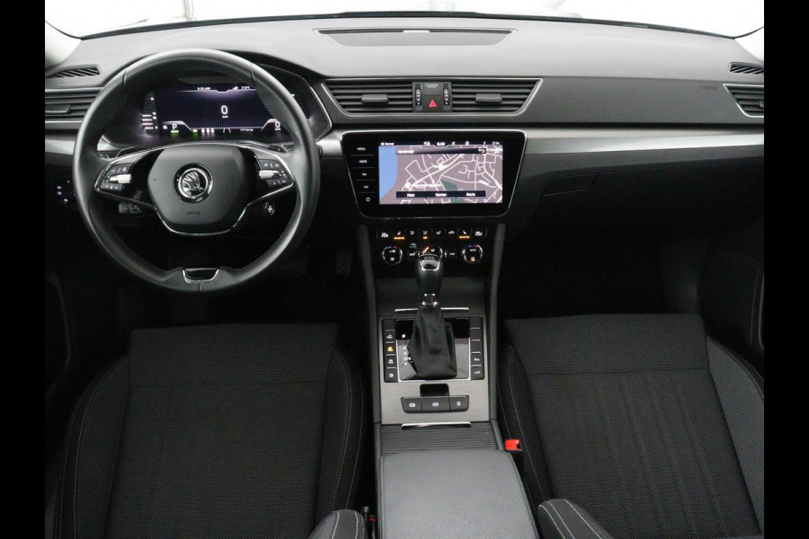 Škoda Superb Combi 1.4 TSI iV Business Edition | SOH 91.2% | Trekhaak | Memory | Stuur/stoel verwarming | Achterbank verwarming | Adaptive cruise | Carplay | DAB | Verwarmde voorruit | Matrix LED | Camera |