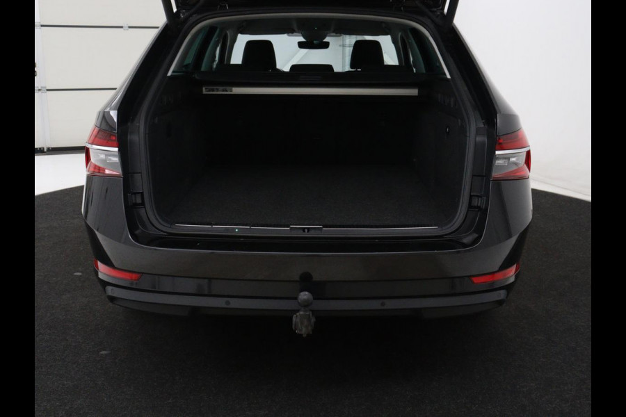 Škoda Superb Combi 1.4 TSI iV Business Edition | SOH 91.2% | Trekhaak | Memory | Stuur/stoel verwarming | Achterbank verwarming | Adaptive cruise | Carplay | DAB | Verwarmde voorruit | Matrix LED | Camera |