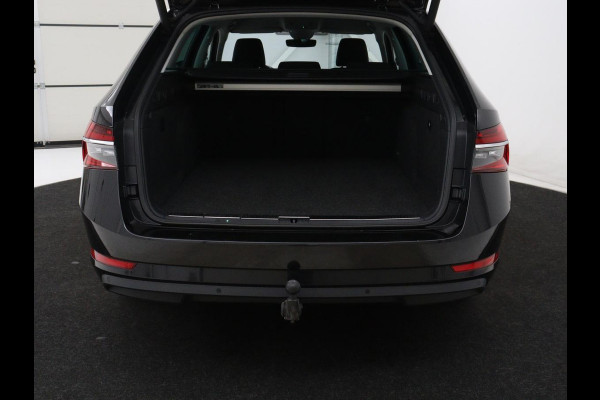 Škoda Superb Combi 1.4 TSI iV Business Edition | SOH 91.2% | Trekhaak | Memory | Stuur/stoel verwarming | Achterbank verwarming | Adaptive cruise | Carplay | DAB | Verwarmde voorruit | Matrix LED | Camera |