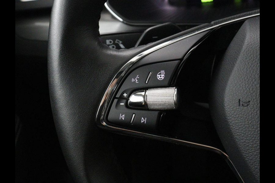 Škoda Superb Combi 1.4 TSI iV Business Edition | SOH 91.2% | Trekhaak | Memory | Stuur/stoel verwarming | Achterbank verwarming | Adaptive cruise | Carplay | DAB | Verwarmde voorruit | Matrix LED | Camera |