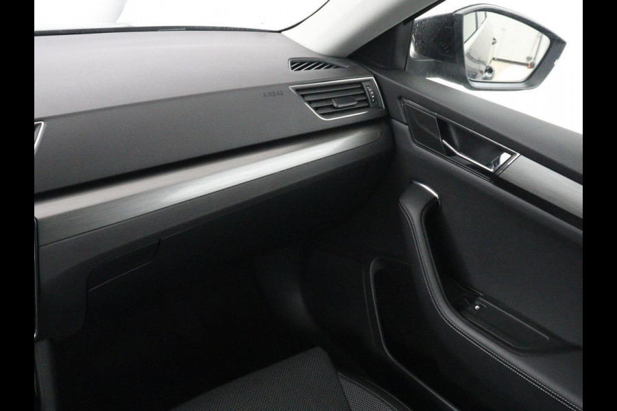 Škoda Superb Combi 1.4 TSI iV Business Edition | SOH 91.2% | Trekhaak | Memory | Stuur/stoel verwarming | Achterbank verwarming | Adaptive cruise | Carplay | DAB | Verwarmde voorruit | Matrix LED | Camera |