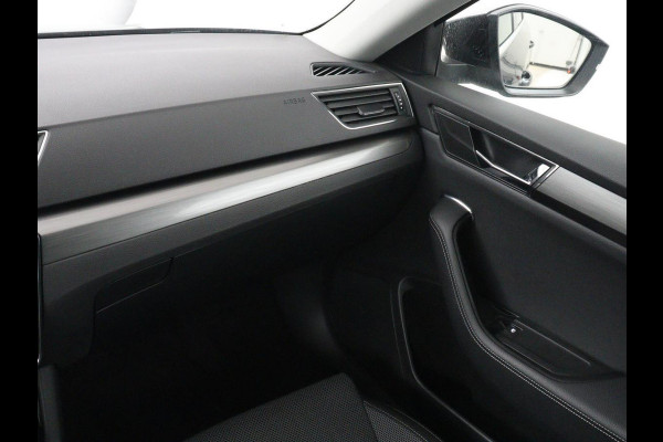 Škoda Superb Combi 1.4 TSI iV Business Edition | SOH 91.2% | Trekhaak | Memory | Stuur/stoel verwarming | Achterbank verwarming | Adaptive cruise | Carplay | DAB | Verwarmde voorruit | Matrix LED | Camera |