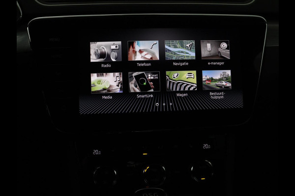 Škoda Superb Combi 1.4 TSI iV Business Edition | SOH 91.2% | Trekhaak | Memory | Stuur/stoel verwarming | Achterbank verwarming | Adaptive cruise | Carplay | DAB | Verwarmde voorruit | Matrix LED | Camera |