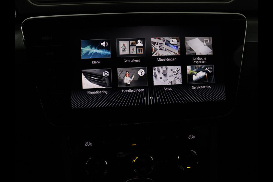 Škoda Superb Combi 1.4 TSI iV Business Edition | SOH 91.2% | Trekhaak | Memory | Stuur/stoel verwarming | Achterbank verwarming | Adaptive cruise | Carplay | DAB | Verwarmde voorruit | Matrix LED | Camera |