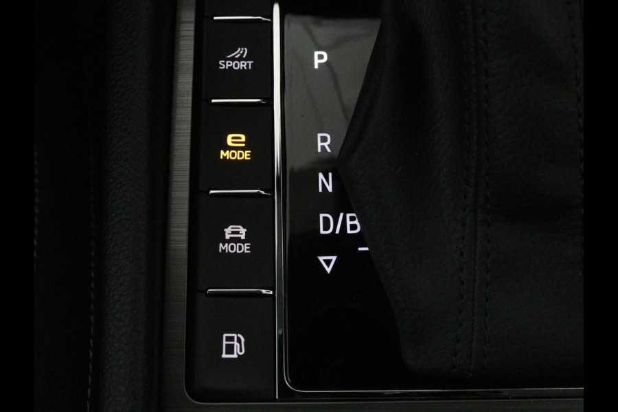 Škoda Superb Combi 1.4 TSI iV Business Edition | SOH 91.2% | Trekhaak | Memory | Stuur/stoel verwarming | Achterbank verwarming | Adaptive cruise | Carplay | DAB | Verwarmde voorruit | Matrix LED | Camera |