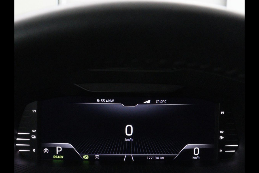 Škoda Superb Combi 1.4 TSI iV Business Edition | SOH 91.2% | Trekhaak | Memory | Stuur/stoel verwarming | Achterbank verwarming | Adaptive cruise | Carplay | DAB | Verwarmde voorruit | Matrix LED | Camera |