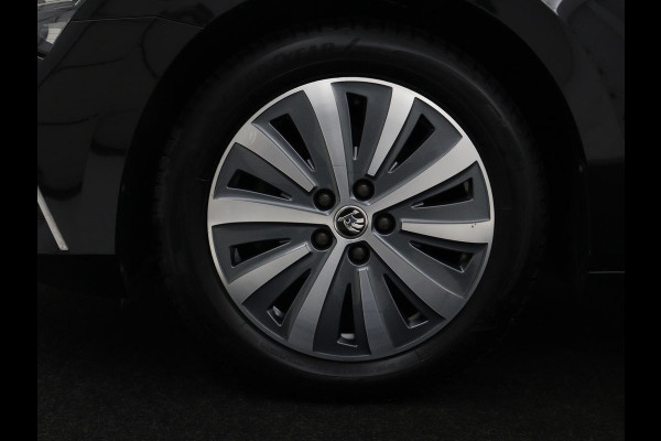 Škoda Superb Combi 1.4 TSI iV Business Edition | SOH 91.2% | Trekhaak | Memory | Stuur/stoel verwarming | Achterbank verwarming | Adaptive cruise | Carplay | DAB | Verwarmde voorruit | Matrix LED | Camera |