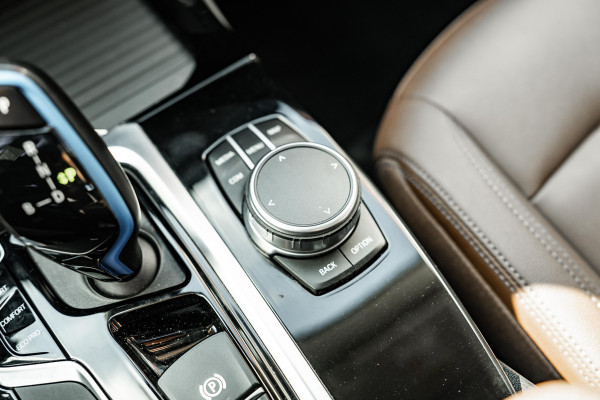 BMW iX3 Executive 80 kWh | Pano dak | Camera | Tabacco leder | ACC | SOH 98%