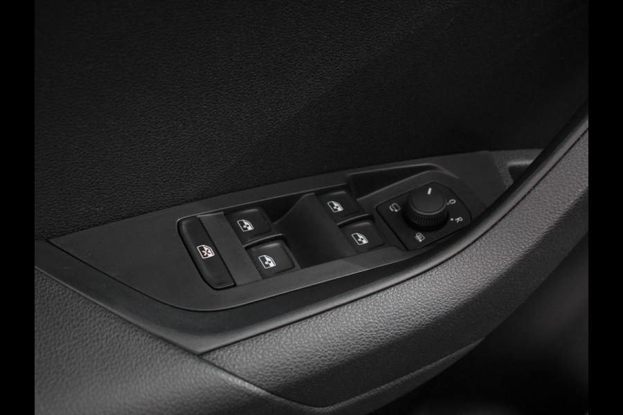 Škoda Karoq 1.5 TSI 150pk DSG Ambition Navigatie Apple Carplay/Android Auto Camera Climate Control Adaptieve Cruise control Lichtmetalen Velgen