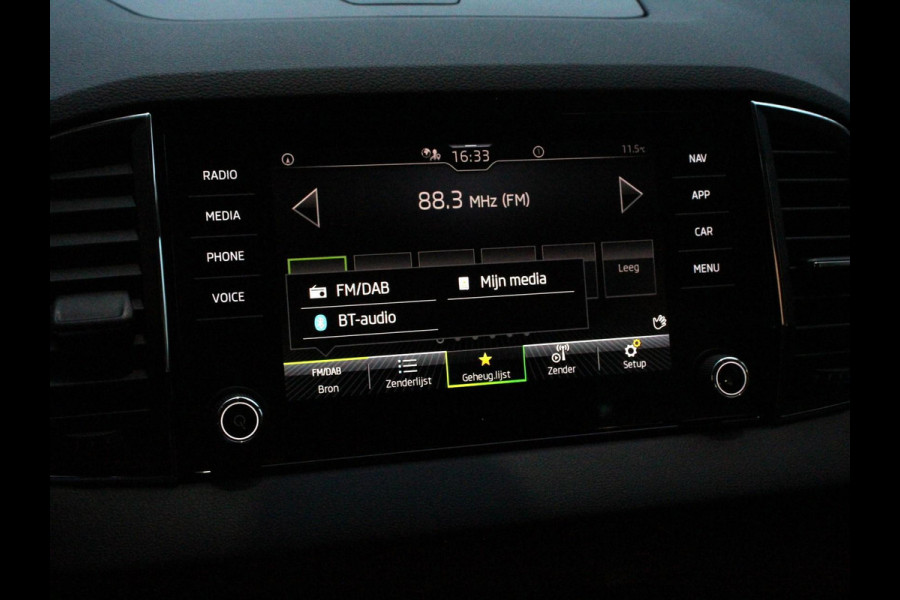 Škoda Karoq 1.5 TSI 150pk DSG Ambition Navigatie Apple Carplay/Android Auto Camera Climate Control Adaptieve Cruise control Lichtmetalen Velgen