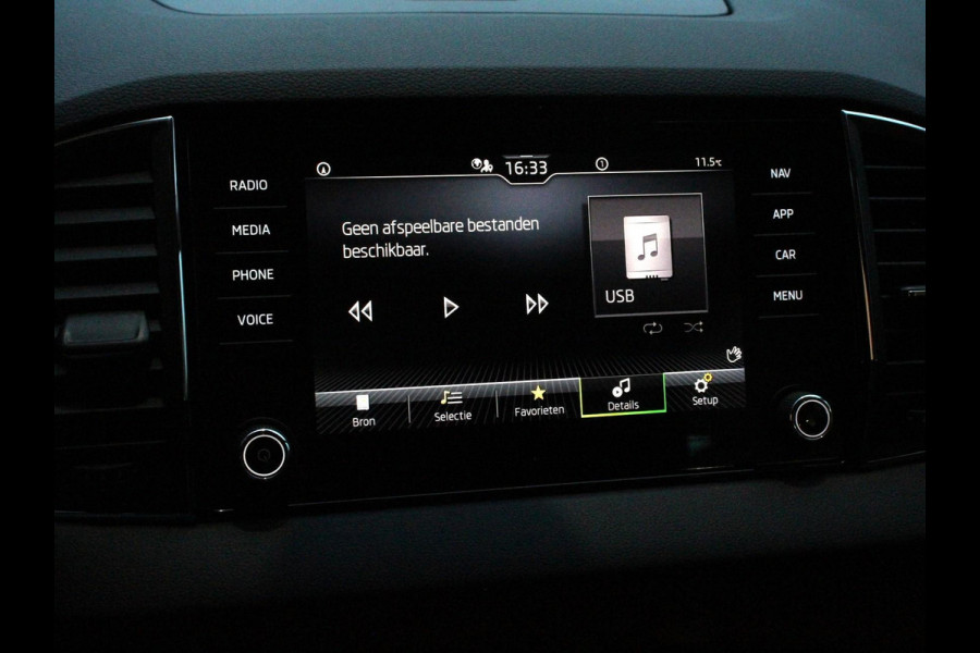 Škoda Karoq 1.5 TSI 150pk DSG Ambition Navigatie Apple Carplay/Android Auto Camera Climate Control Adaptieve Cruise control Lichtmetalen Velgen