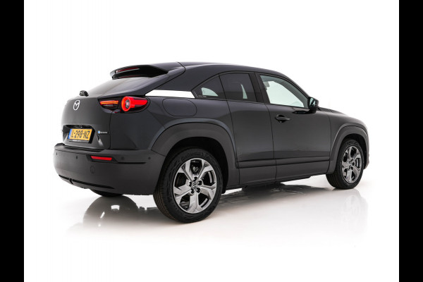 Mazda MX-30 e-SkyActiv 145 Luxury 36 kWh (INCL-BTW) *PANO | HEAD-UP | ADAPTIVE-CRUISE | BLIND-SPOT | FULL-LED | KEYLESS | TOP-VIEW | DAB+ | BOSE-AUDIO | NAVI-FULLMAP | DIGI-COCKPIT | HEATED-COMFORTSEATS | 18''ALU*