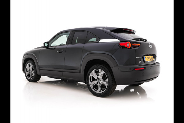 Mazda MX-30 e-SkyActiv 145 Luxury 36 kWh (INCL-BTW) *PANO | HEAD-UP | ADAPTIVE-CRUISE | BLIND-SPOT | FULL-LED | KEYLESS | TOP-VIEW | DAB+ | BOSE-AUDIO | NAVI-FULLMAP | DIGI-COCKPIT | HEATED-COMFORTSEATS | 18''ALU*