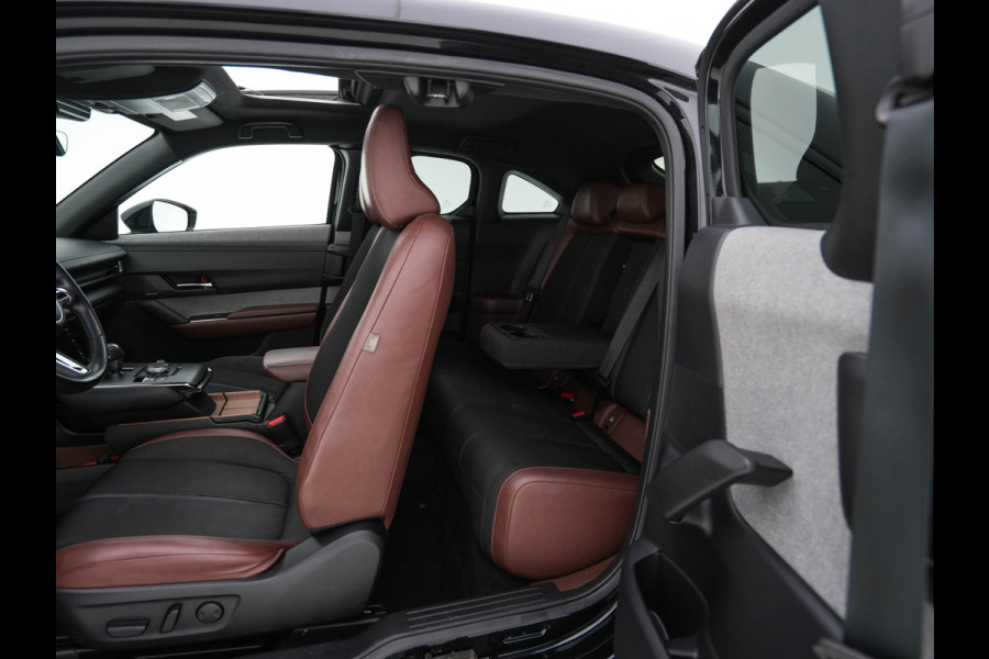 Mazda MX-30 e-SkyActiv 145 Luxury 36 kWh (INCL-BTW) *PANO | HEAD-UP | ADAPTIVE-CRUISE | BLIND-SPOT | FULL-LED | KEYLESS | TOP-VIEW | DAB+ | BOSE-AUDIO | NAVI-FULLMAP | DIGI-COCKPIT | HEATED-COMFORTSEATS | 18''ALU*