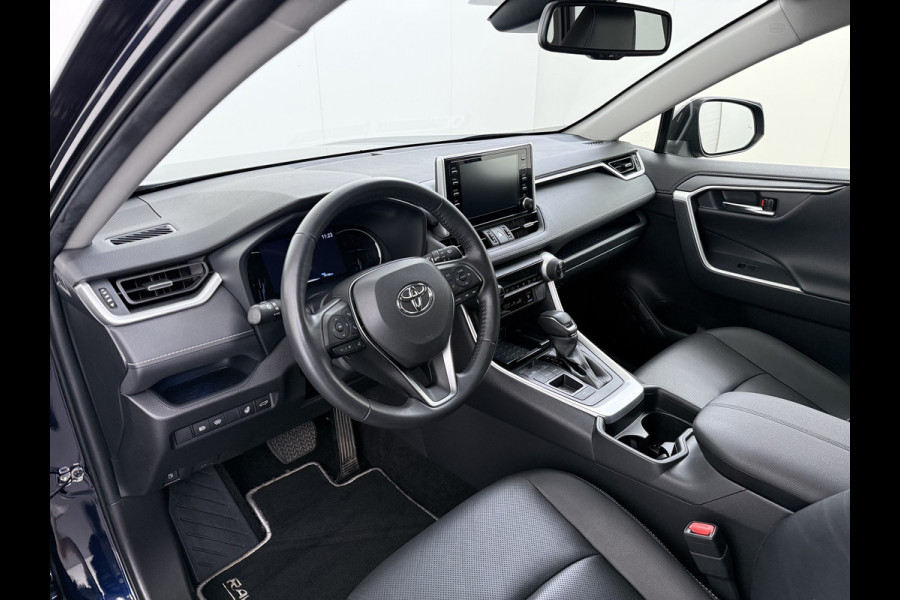 Toyota RAV4 2.5I Hybrid Leder+Verwarming+Memory Adap.Cruise Navi Camera Ecc Apple Carplay Android Auto Miracast™ Elek.Achterklep Active Stuur+Voorruit+Achterbankverwarming Keyless Lane Assist Privacy Glas Lmv Elek.Stoel Bluetooth Led