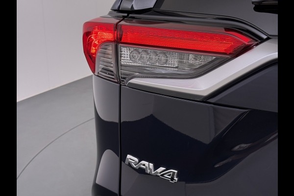 Toyota RAV4 2.5I Hybrid Leder+Verwarming+Memory Adap.Cruise Navi Camera Ecc Apple Carplay Android Auto Miracast™ Elek.Achterklep Active Stuur+Voorruit+Achterbankverwarming Keyless Lane Assist Privacy Glas Lmv Elek.Stoel Bluetooth Led