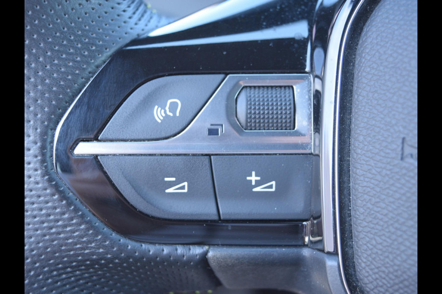 Peugeot e-2008 EV GT 54 kWh SOH 94% | CAMERA MET SENSOREN | NAVI & CARPLAY |