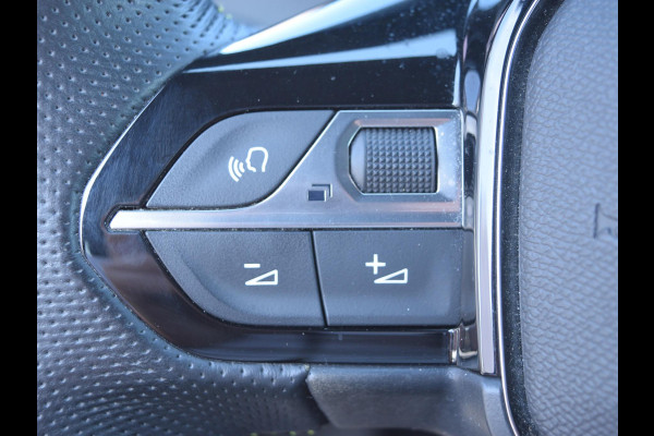 Peugeot e-2008 EV GT 54 kWh SOH 94% | CAMERA MET SENSOREN | NAVI & CARPLAY |