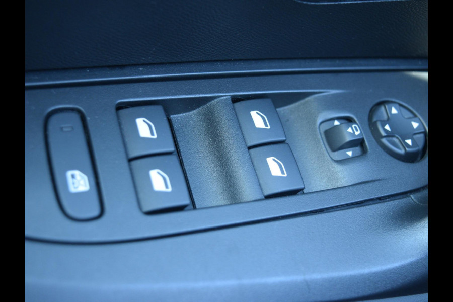 Peugeot e-2008 EV GT 54 kWh SOH 94% | CAMERA MET SENSOREN | NAVI & CARPLAY |