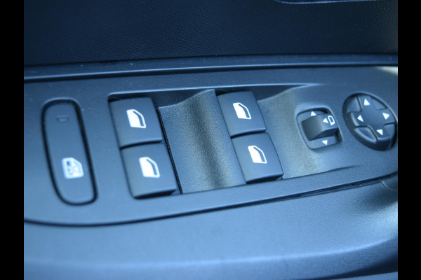 Peugeot e-2008 EV GT 54 kWh SOH 94% | CAMERA MET SENSOREN | NAVI & CARPLAY |