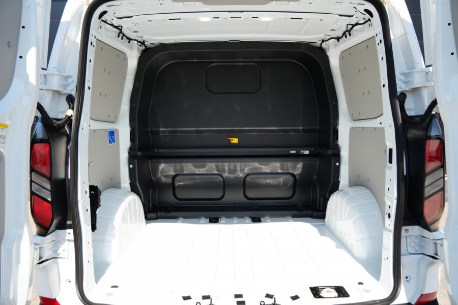 Ford Transit Custom 320 2.0 TDCI L1H1 Trend DC 136pk - INCLUSIEF BPM - 2x Schuif - Stoel/stuurverwarming - Cruise - Navi - Camera - Rijklaar
