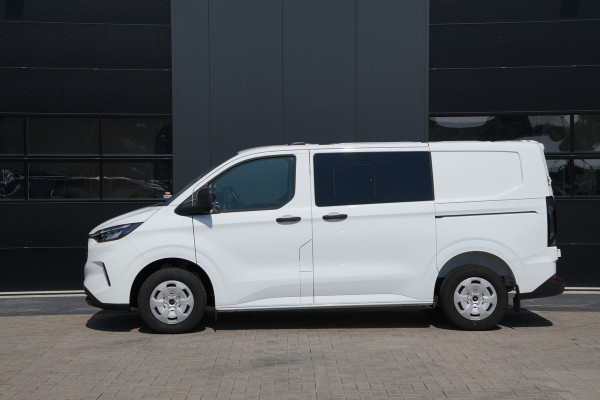 Ford Transit Custom 320 2.0 TDCI L1H1 Trend DC 136pk - INCLUSIEF BPM - 2x Schuif - Stoel/stuurverwarming - Cruise - Navi - Camera - Rijklaar