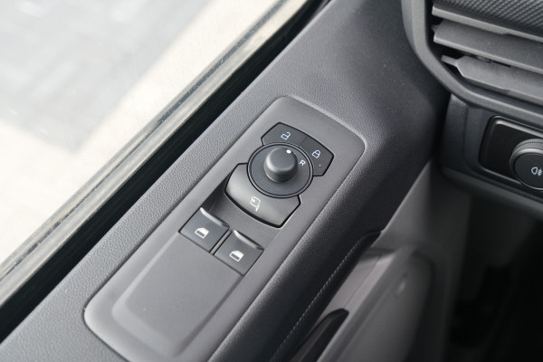 Ford Transit Custom 320 2.0 TDCI L1H1 Trend DC 136pk - 2x Schuif - Stoel/stuurverwarming - Cruise - Navi - Camera - Rijklaar