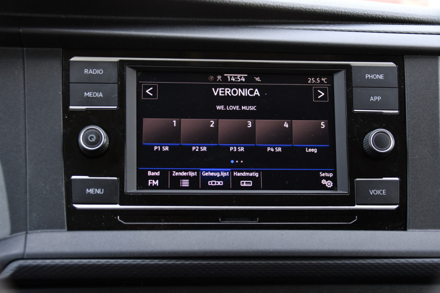 Volkswagen Transporter 2.0 TDI L1H1 30 Black Edition Cruise, Carplay, 150PK, Automaat, Standkachel, Stoelverwarming, Sensoren, Trekhaak