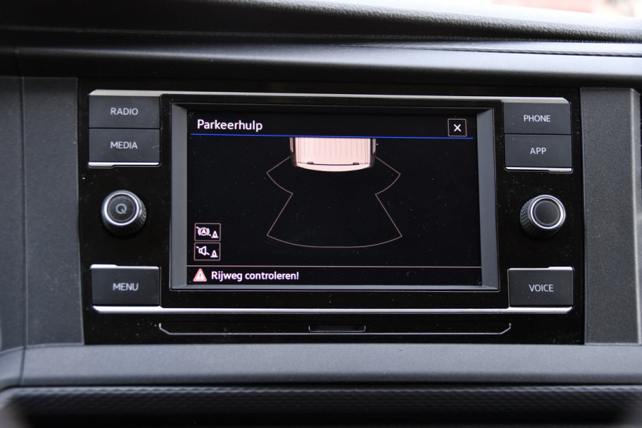 Volkswagen Transporter 2.0 TDI L1H1 30 Black Edition Cruise, Carplay, 150PK, Automaat, Standkachel, Stoelverwarming, Sensoren, Trekhaak