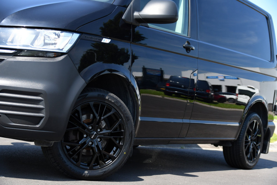 Volkswagen Transporter 2.0 TDI L1H1 30 Black Edition Cruise, Carplay, 150PK, Automaat, Standkachel, Stoelverwarming, Sensoren, Trekhaak
