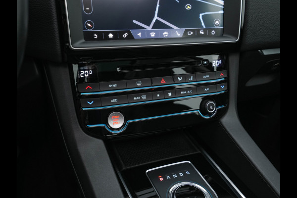 Jaguar F-Pace 2.0 Portfolio AWD 20d Aut. *PANO | LEATHER | XENON | DIGI-COCKPIT | KEYLESS | CAMERA | MERIDIAN-SOUND | HEATED-COMFORTSEATS | NAVI-FULLMAP | SHIFTPADDLES | ECC | PDC | CRUISE | 19''ALU*