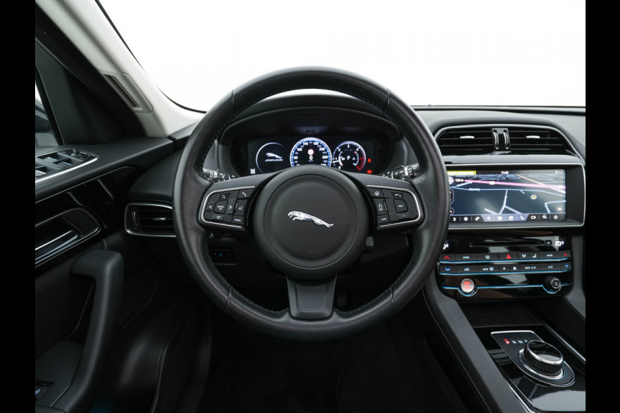 Jaguar F-Pace 2.0 Portfolio AWD 20d Aut. *PANO | LEATHER | XENON | DIGI-COCKPIT | KEYLESS | CAMERA | MERIDIAN-SOUND | HEATED-COMFORTSEATS | NAVI-FULLMAP | SHIFTPADDLES | ECC | PDC | CRUISE | 19''ALU*