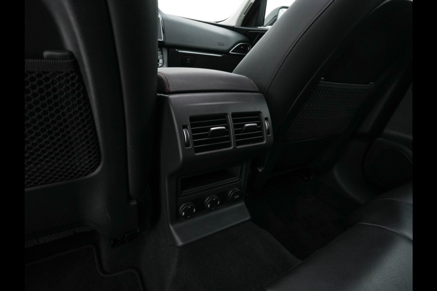 Jaguar F-Pace 2.0 Portfolio AWD 20d Aut. *PANO | LEATHER | XENON | DIGI-COCKPIT | KEYLESS | CAMERA | MERIDIAN-SOUND | HEATED-COMFORTSEATS | NAVI-FULLMAP | SHIFTPADDLES | ECC | PDC | CRUISE | 19''ALU*