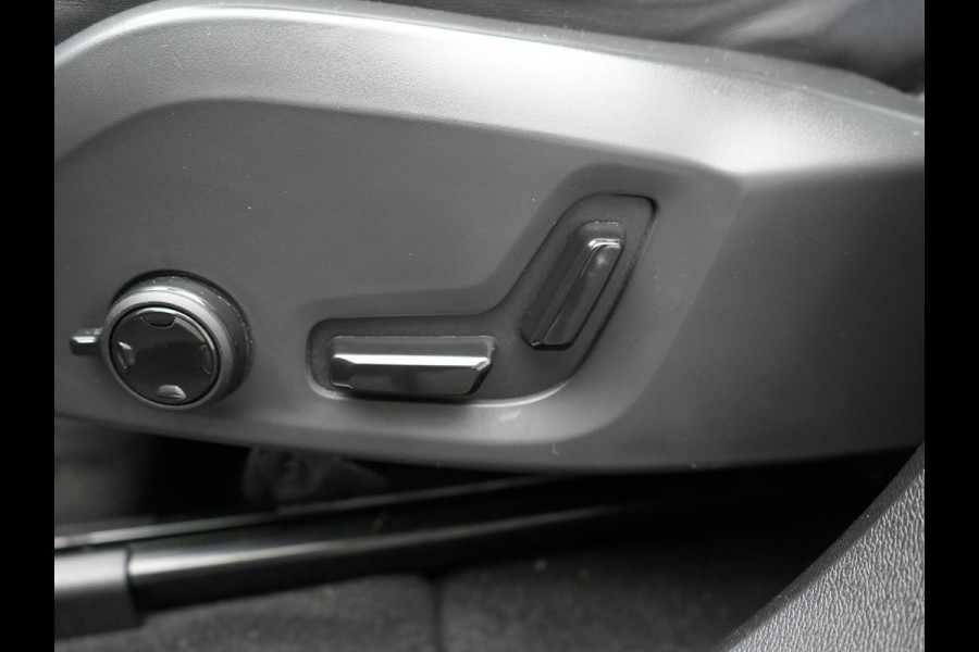 Volvo XC60 T8 AWD Plus Dark LONG RANGE PHEV 455pk Dealer O.H. | Trekhaak Af Fabriek | Panodak | Lederen Sportstoelen Memory & Verwarmd | Stuur Verwarmd | Keyless | Apple Carplay | Google Assistent | DAB | 20"L.M | Cruise Control | Plug In Hybrid |