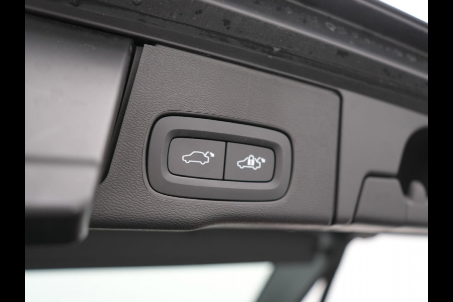 Volvo XC60 T8 AWD Plus Dark LONG RANGE PHEV 455pk Dealer O.H. | Trekhaak Af Fabriek | Panodak | Lederen Sportstoelen Memory & Verwarmd | Stuur Verwarmd | Keyless | Apple Carplay | Google Assistent | DAB | 20"L.M | Cruise Control | Plug In Hybrid |