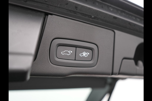 Volvo XC60 T8 AWD Plus Dark LONG RANGE PHEV 455pk Dealer O.H. | Trekhaak Af Fabriek | Panodak | Lederen Sportstoelen Memory & Verwarmd | Stuur Verwarmd | Keyless | Apple Carplay | Google Assistent | DAB | 20"L.M | Cruise Control | Plug In Hybrid |